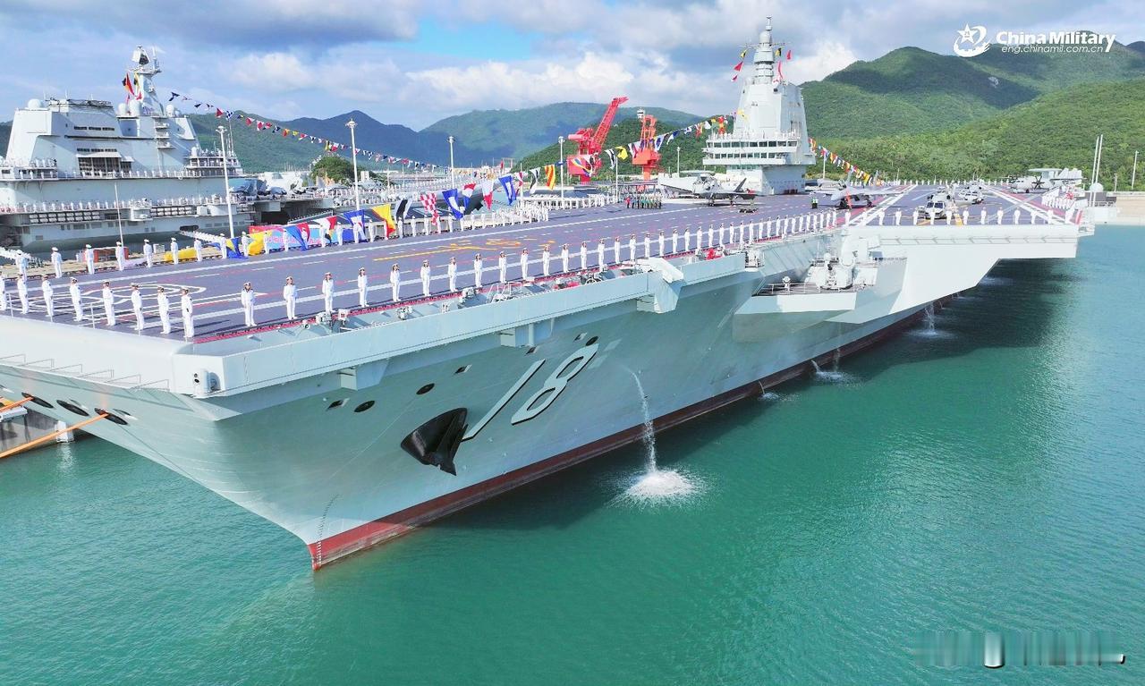 官宣画面里藏彩蛋！福建舰入列，镜头一扫而过！眼尖军迷发现甲板上暗藏两大“杀手锏”