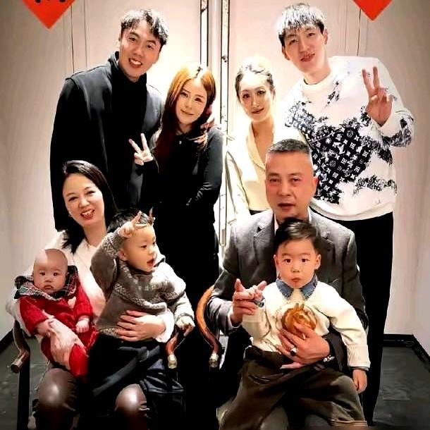 别再盯着CBA那点数据了，翟晓川场均5分，吴前家里开矿，你猜谁的总决赛早就打完了