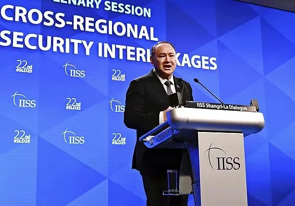 菲律宾已成为在事关中国核心利益上，第一个触碰红线的国家。美国《华盛顿邮报》报道，