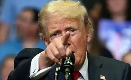 老特兴冲冲地告诉司机一个好消息，说已经和普京谈妥，让乌克兰用土地换和平，结果司机