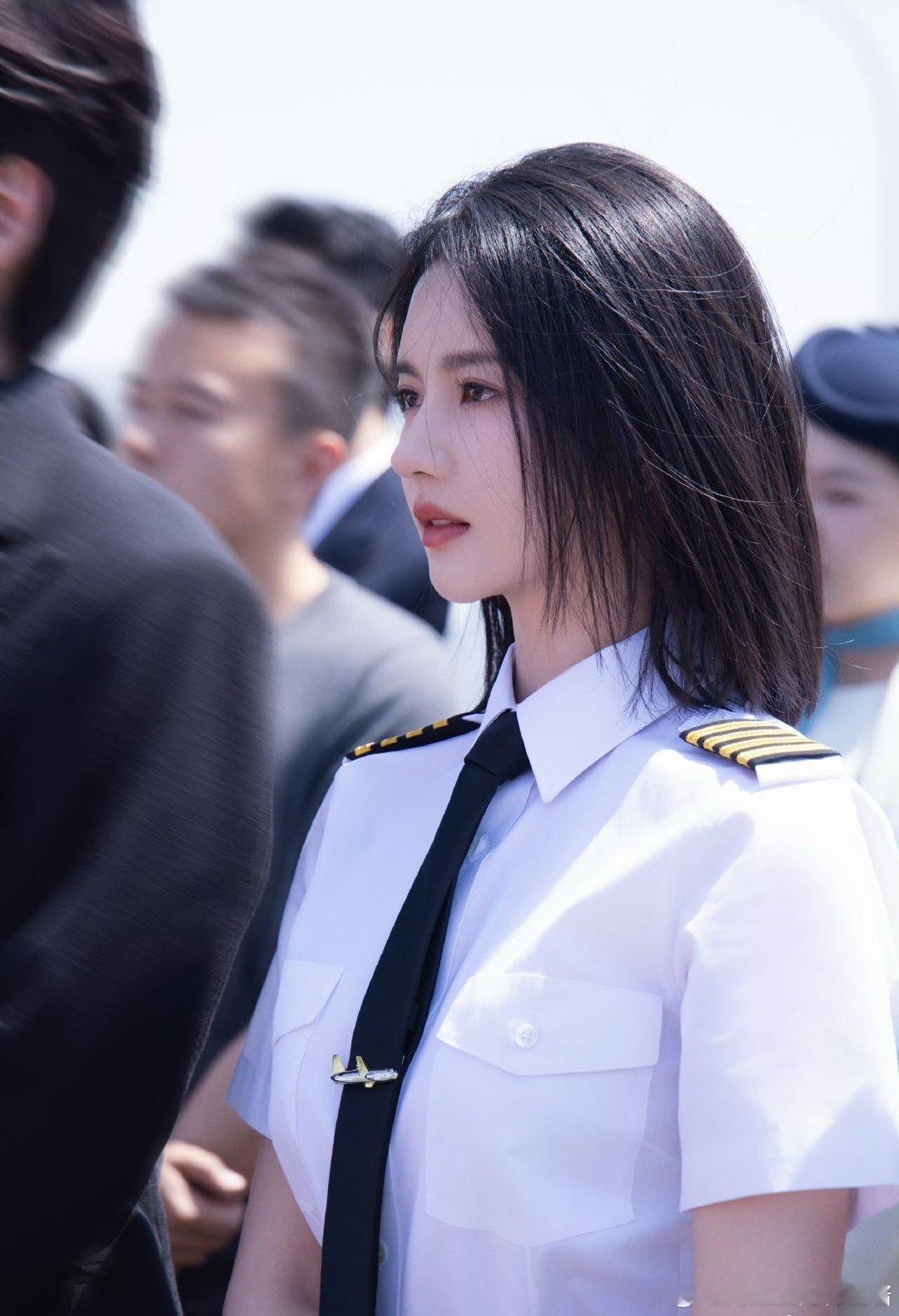 #刘些宁#长发好看短发更绝​