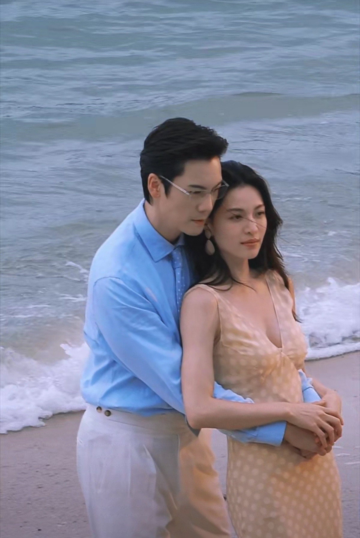 以前觉得挺好看直到有一天说是萧敬腾女版，从此就觉得是萧敬腾。