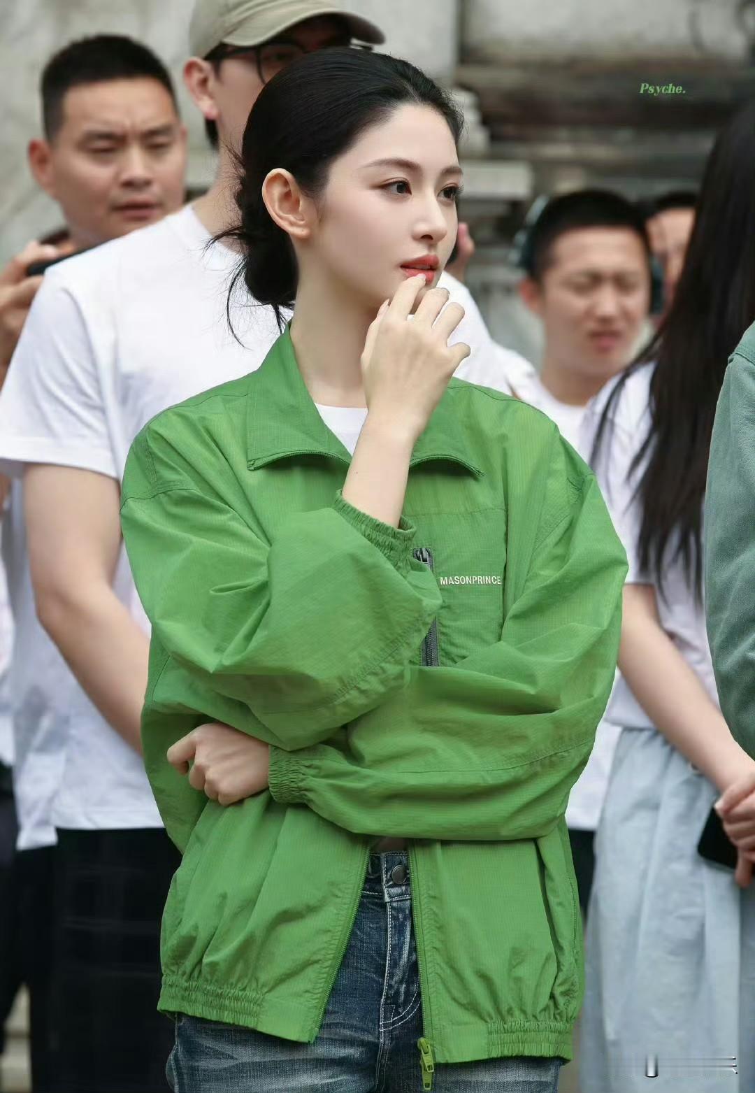 赵晴新剧《无效娇养》昨日开机路透！光明顶都如此貌美状态真好啊！