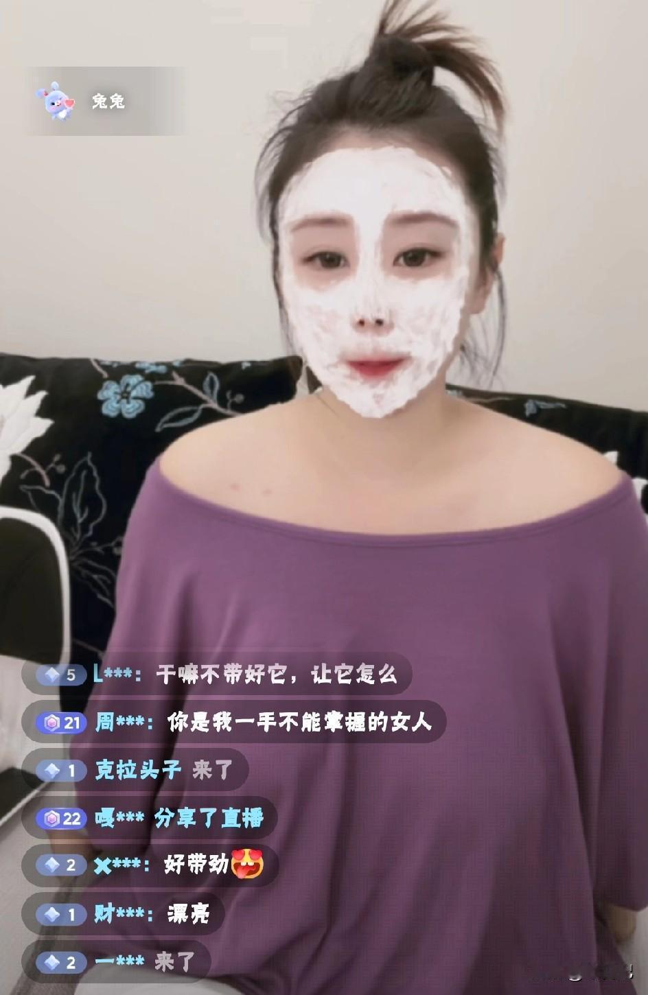 粉面如玉，笑靥如花。这样直播比我跑外卖真的多