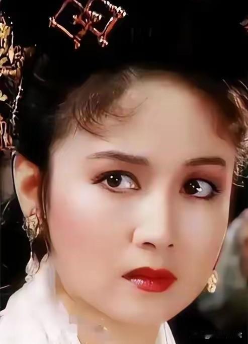 1983年，杨洁导演打量了魏慧丽一眼，毫不客气地说：“又矮又丑，演不了大小姐。”