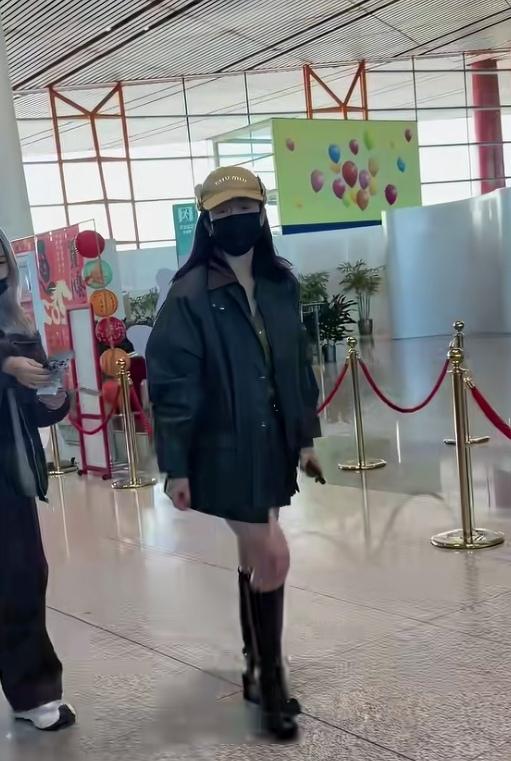 陈妍希，新年开工第一天穿得美美哒……不过，这么冷的天，这样穿不冷吗？真担心她