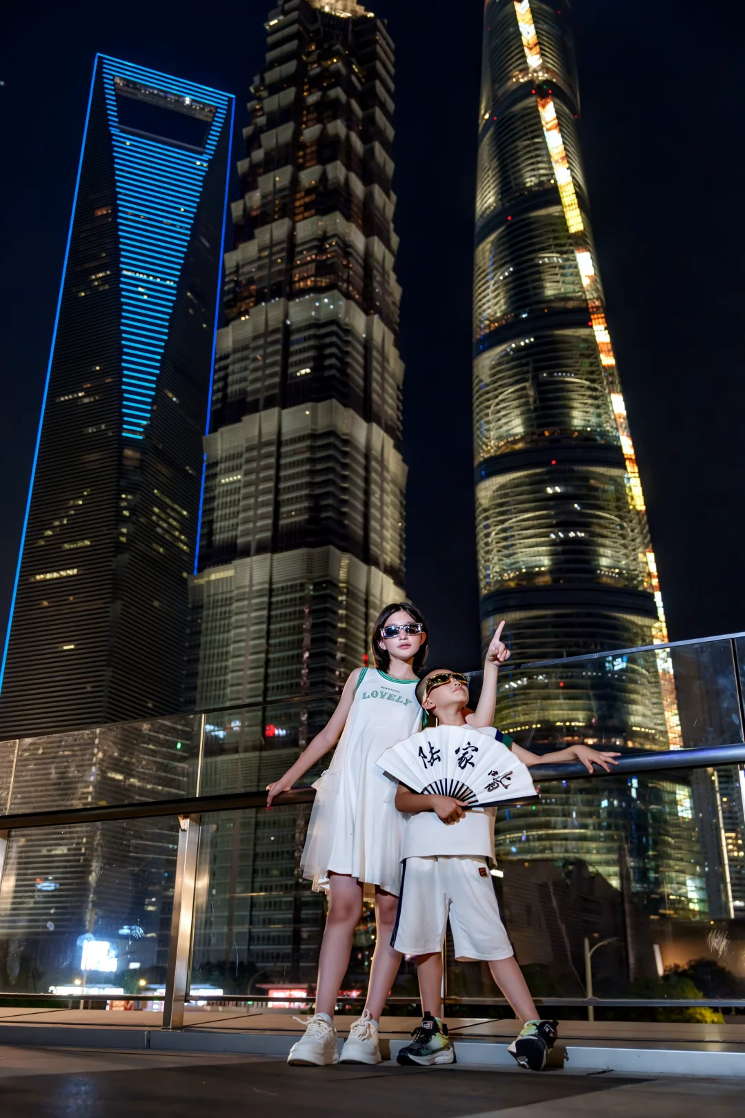 这么酷的夜景！不在外滩在陆家嘴！！