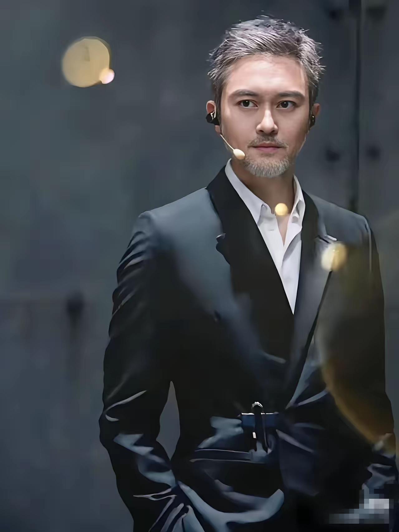张智霖说他考虑要退休了！理由也不是说厌倦了现在的生活，只是简简单单的上年龄了