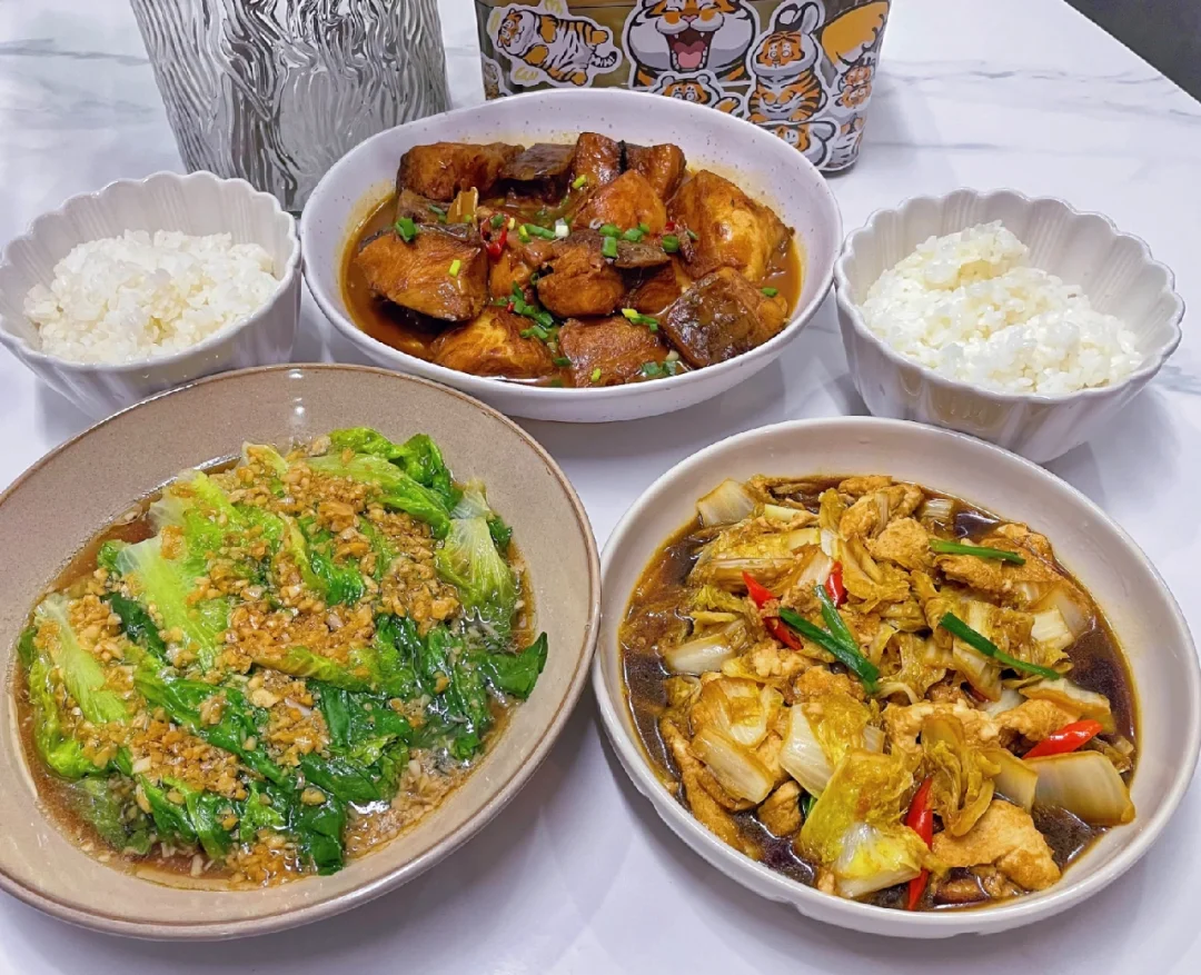 晚餐分享|白菜炖豆腐➕红烧鱼块➕蚝油生菜
