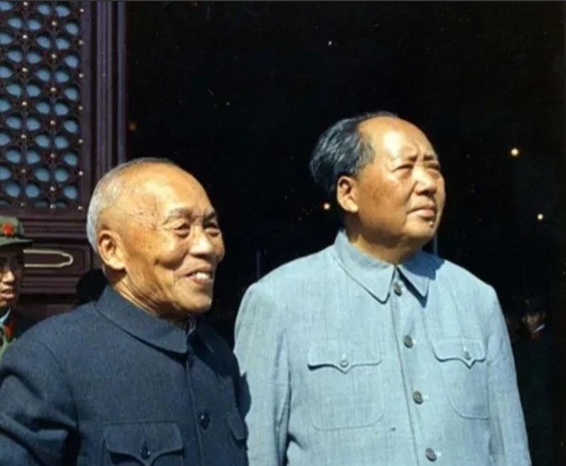1965年李宗仁回国后曾委婉提出想担任全国人大的副委员长，不过毛主席认为按照李宗