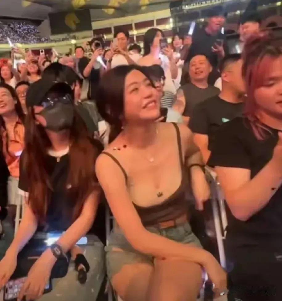 40加的小姐姐，拥有这样的身材和气质真的很好啊！和陈晓离婚以后的陈妍希，出现的