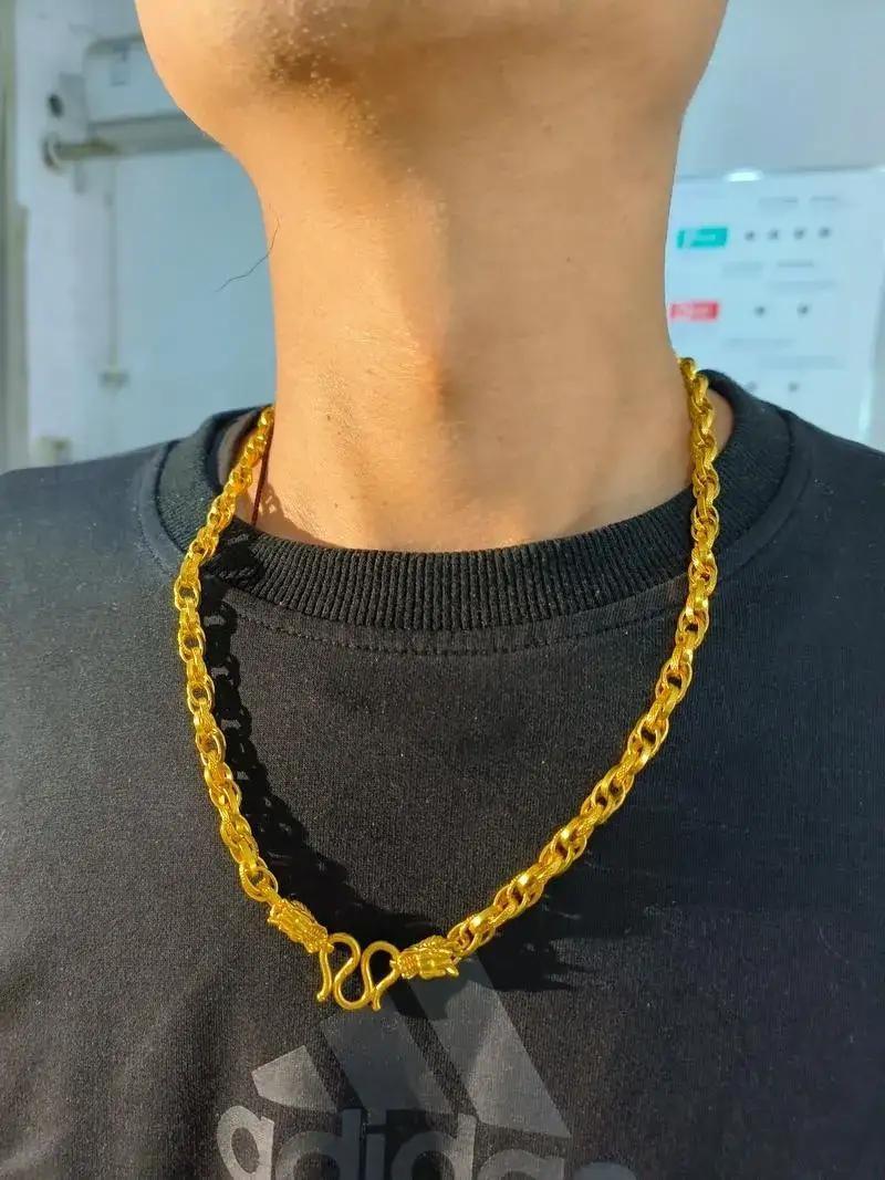 老公戴十年金项链，当年六千买的，昨天拿去金铺，老公差点跳起来。进店前我俩还嘀