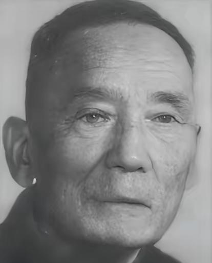 1927年，蒋介石在武汉视察部队后，临时去了独立第八师。由于事先没有通知，师长刘