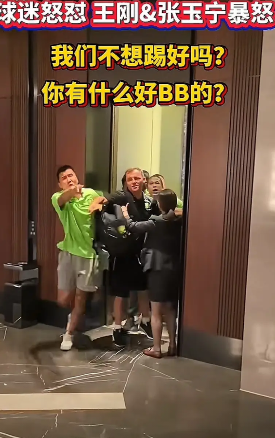 一句“难道我们不想踢好吗？你有什么好bb的？”说出了所有国足球员的心声；那为什