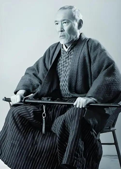 打死都不敢信！64岁日本演员平田康之，在中国演完731头号恶魔石井四郎，刚回