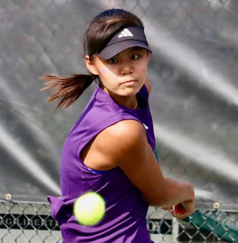 2025年12月14日，15岁的中国网球选手孙心然在橘子碗U18女单决赛中大放异