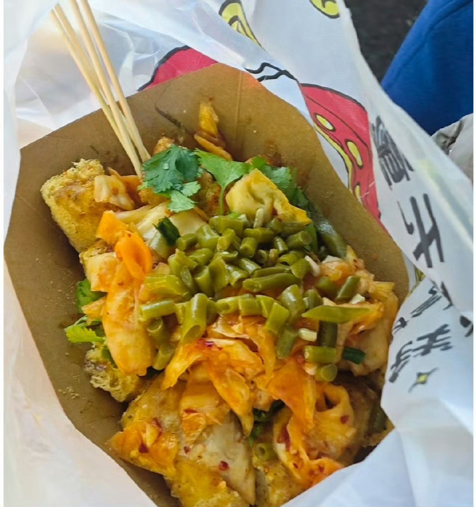 这就是大学生多吃不胖的原因吧炸鸡配瑜伽，可乐搭平板～大学生的吃练公式：摄入多