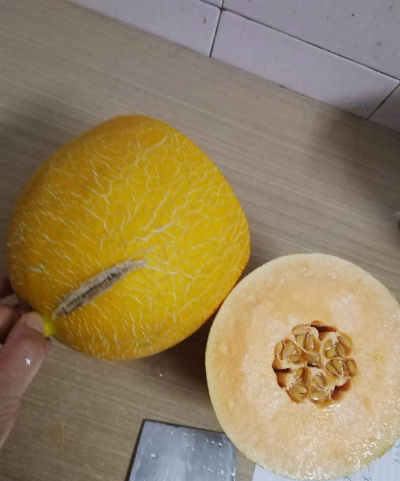 昨天，我那个在乡下躺平的老公终于来了。再不来，可能也担心老婆带着孩子跑了吧！对