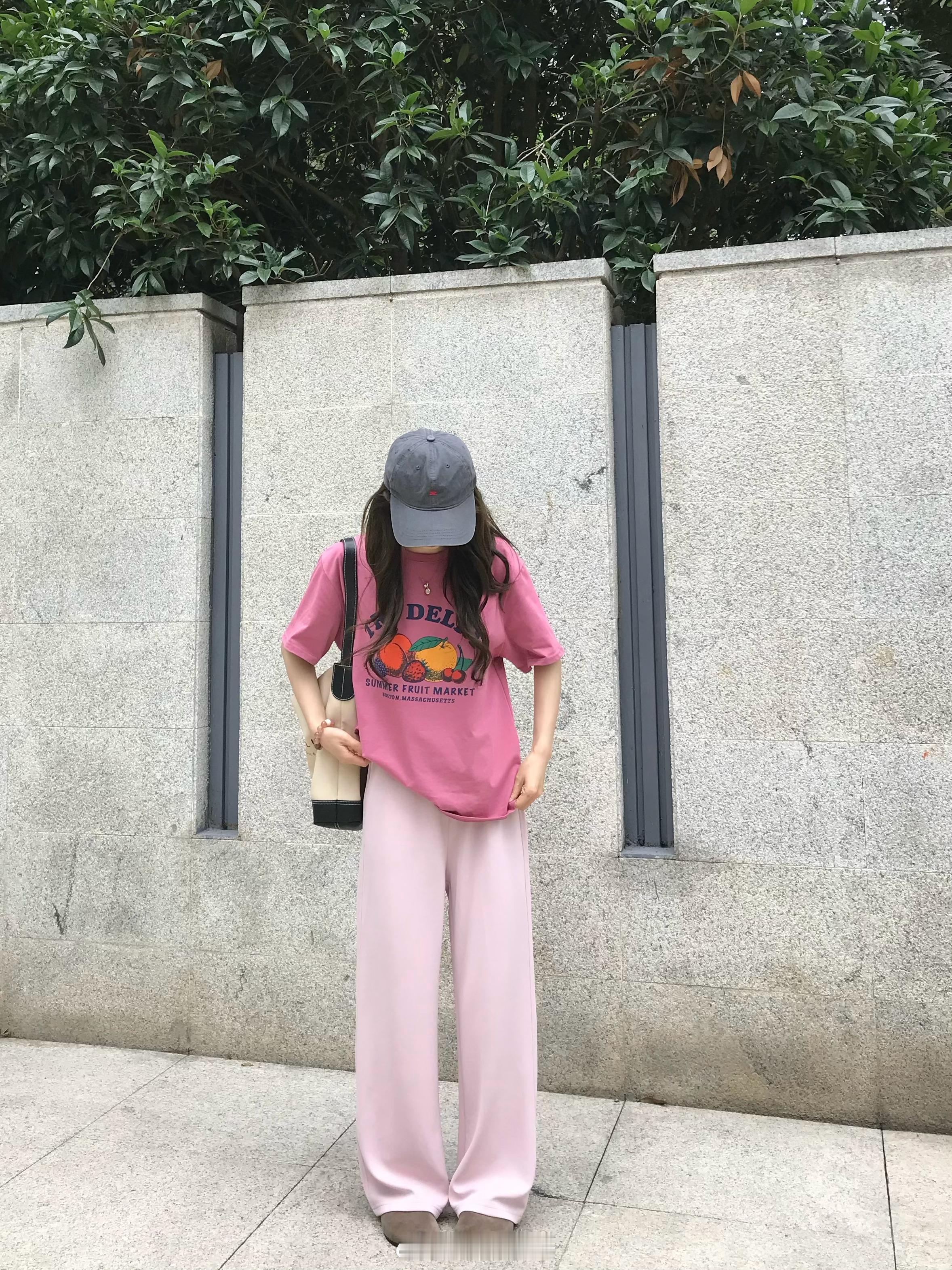 很喜欢的一件梅子色t！好穿爱穿已经穿好久咯～pu‘sootd