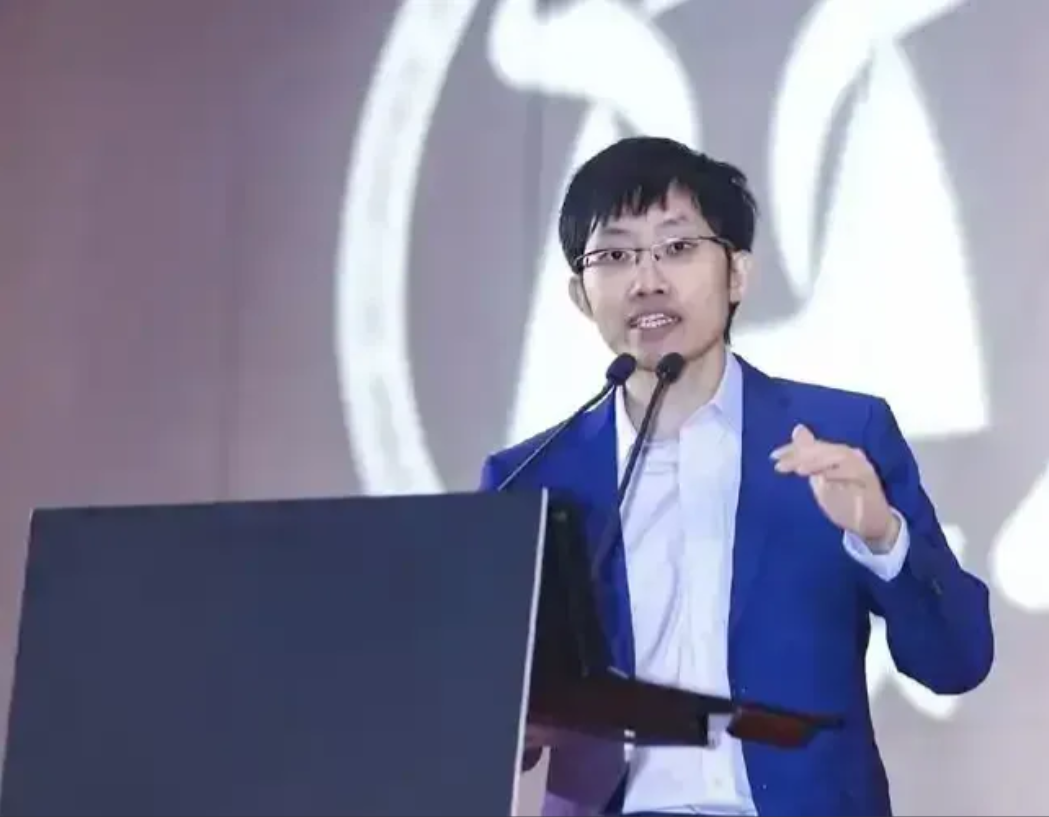 中美差距究竟有多大？”DeepSeek创始人梁文峰再次语出惊人！他说：“我们经常