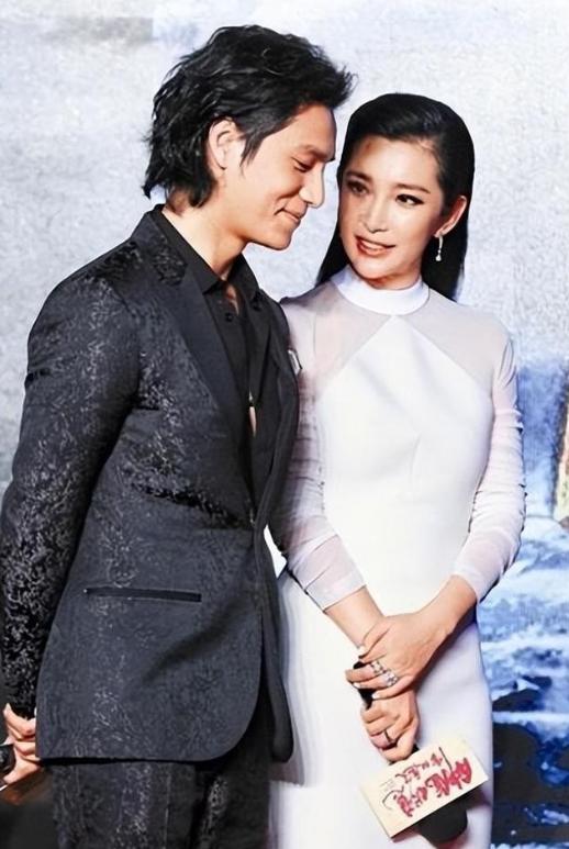 一次，李冰冰问陈坤：“我这所有接吻、拥抱、洗澡的戏，都和你拍了，我这辈子你就看着