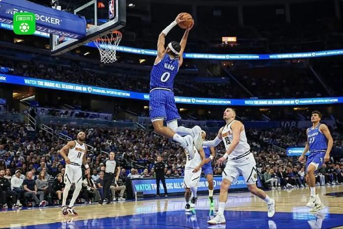 威少的三双王地位岌岌可危，约基奇今天又拿三双啦！本场客场对魔术队，约基奇再次大