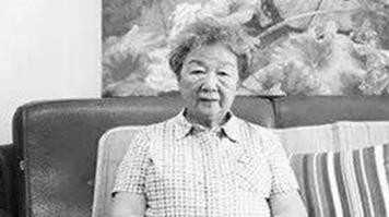 1984年，一个84岁的老太太来到政府接待处，对工作人员说：“我要捐款24亿！”