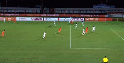 U23国足亚运首战成为老将吴曦与张玉宁两人的投桃报李秀，一帮小伙子打的毫无章法，