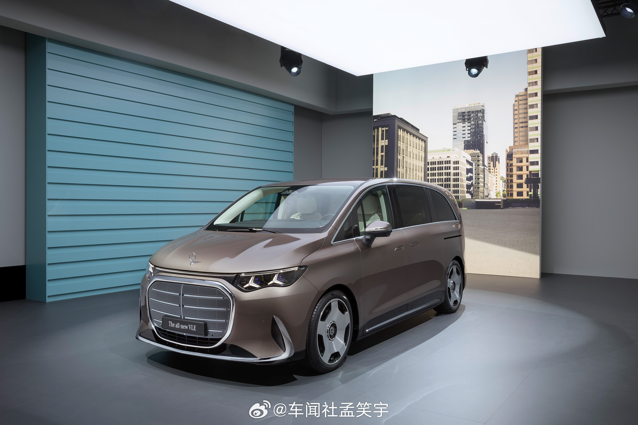 奔驰VLE首秀，800V架构，115度电池，带空悬和后轮转向，国内将由福建奔驰国