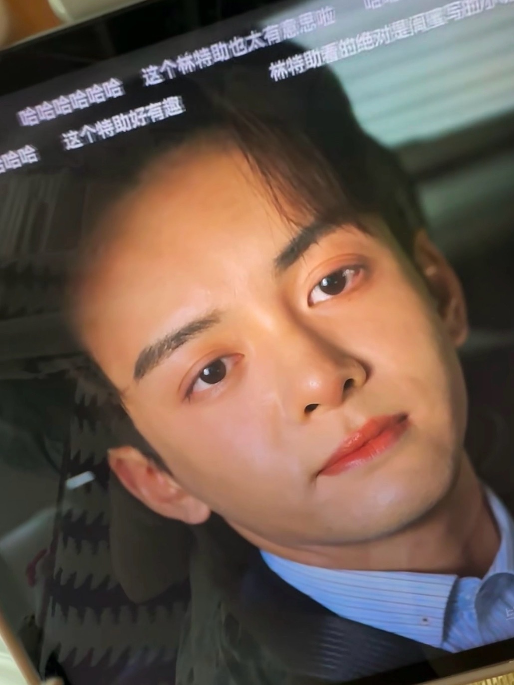 曾舜晞得罪化妆师了吧这么重的口红感觉是女妆啊！​​​