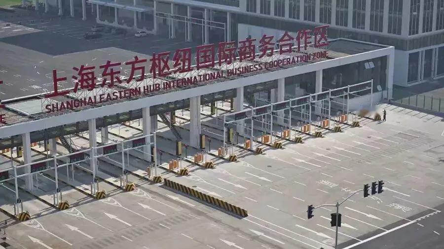 上海未来真正的城市底牌，不在虹桥，而在浦东祝桥镇的东方枢纽（上海东站）。这里是上
