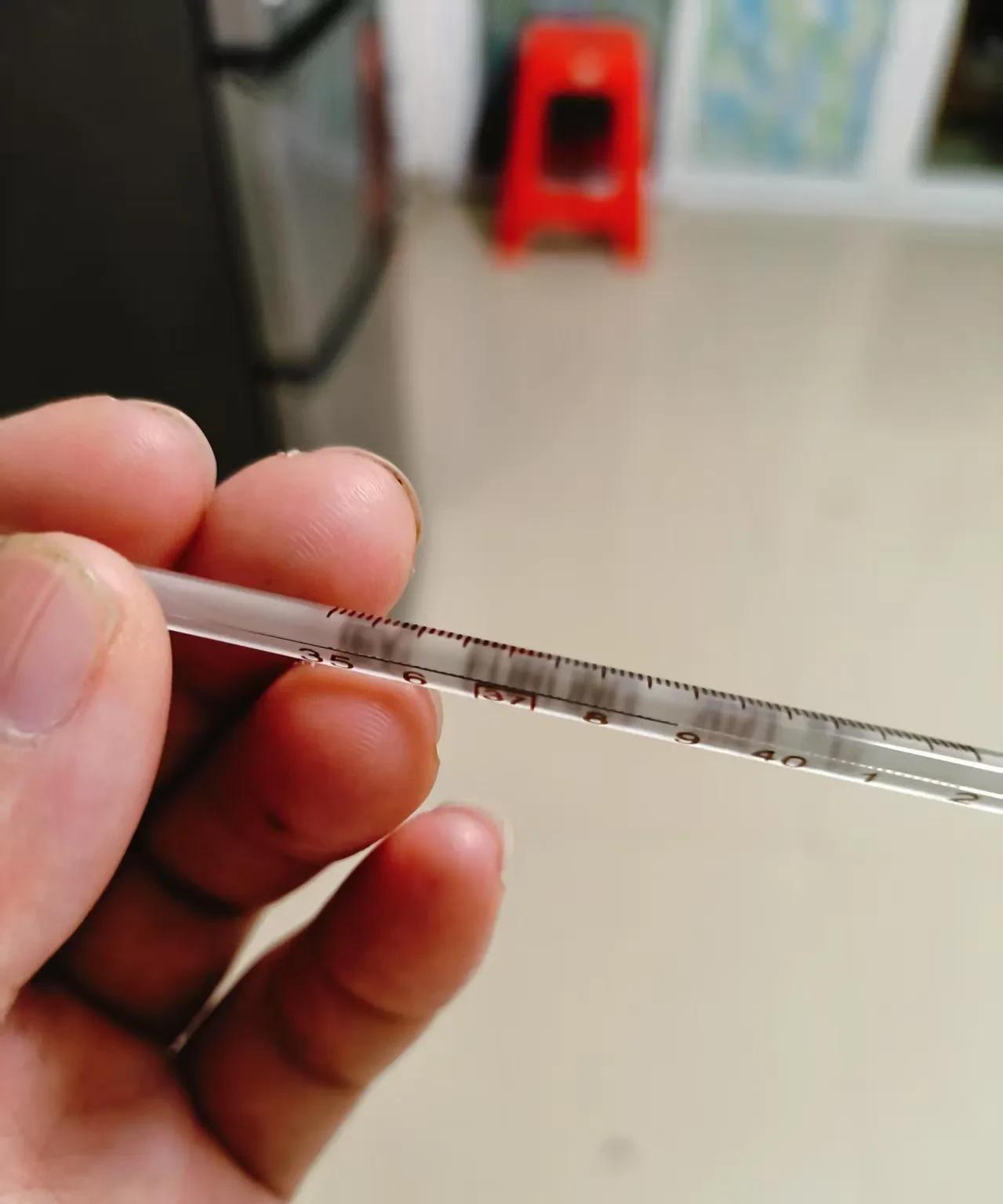 当妈真不容易呀。昨天我带孩子去友女家吃饭，吃完饭后，又一起去逛超市，当时几个孩