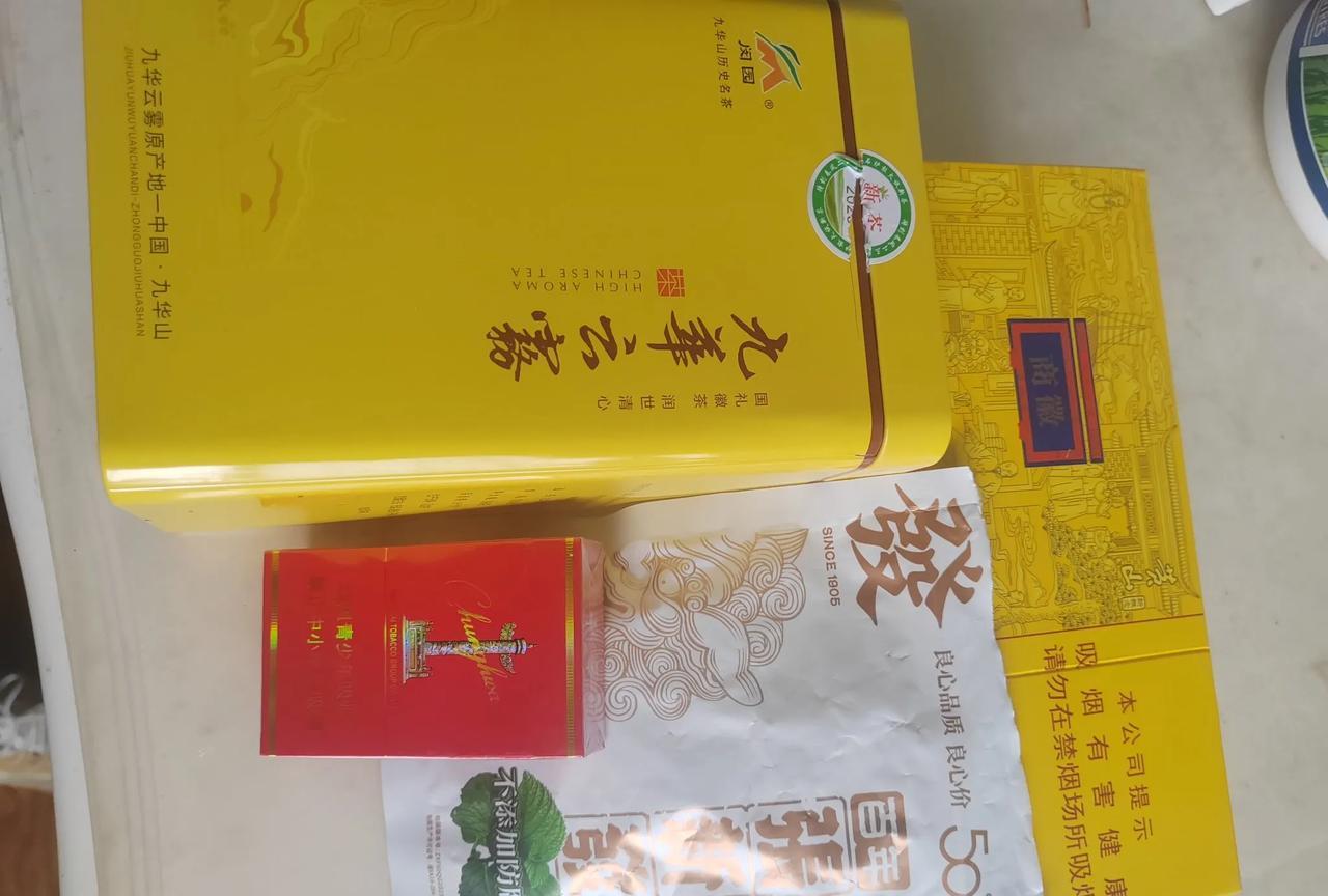 我谁都不服，就服我女婿这几年，都说大环境不好，钱难挣，特别是年轻人，房款车贷，