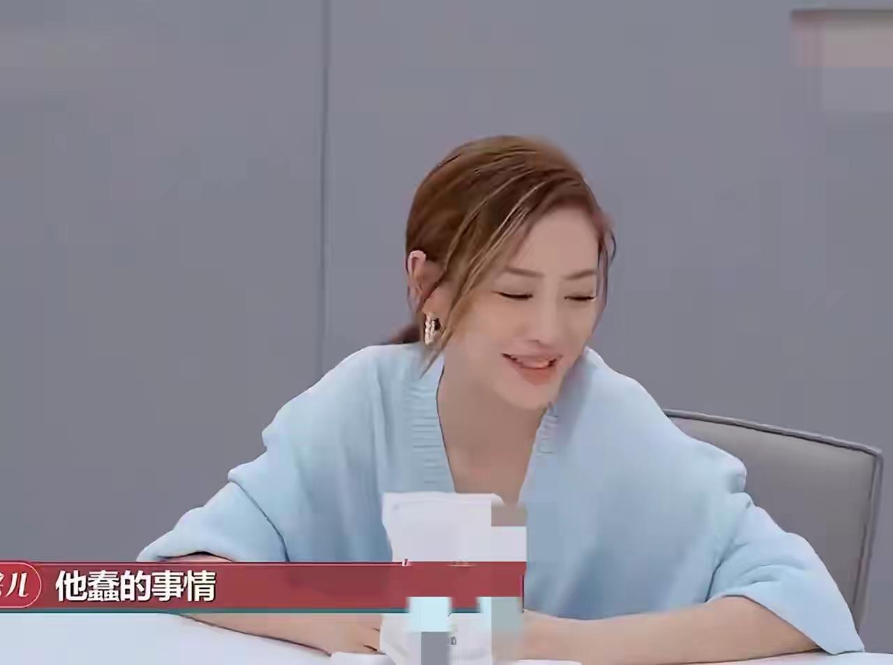 应采儿在采访里聊起陈小春，吐槽的语气真实又有画面感。她直言自己受不了蠢人，陈小