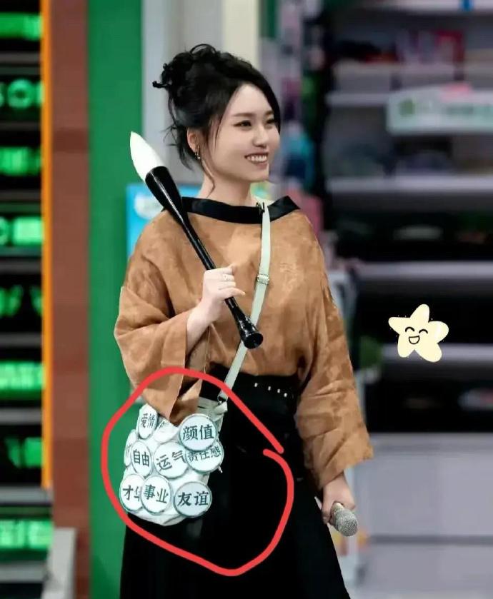 真是让人意想不到啊！李雪琴居然找男朋友啦，这人既不是演员王建国，也不是歌手毛