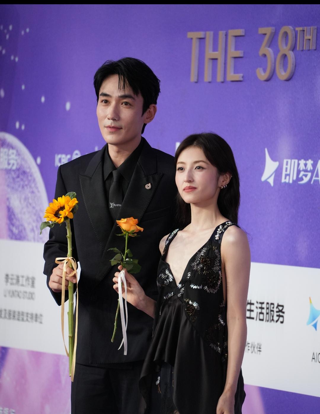 以前感觉很可爱的姑娘演技又好，只是很久不见，再现身已经瘦成这个样子了！感觉跟换