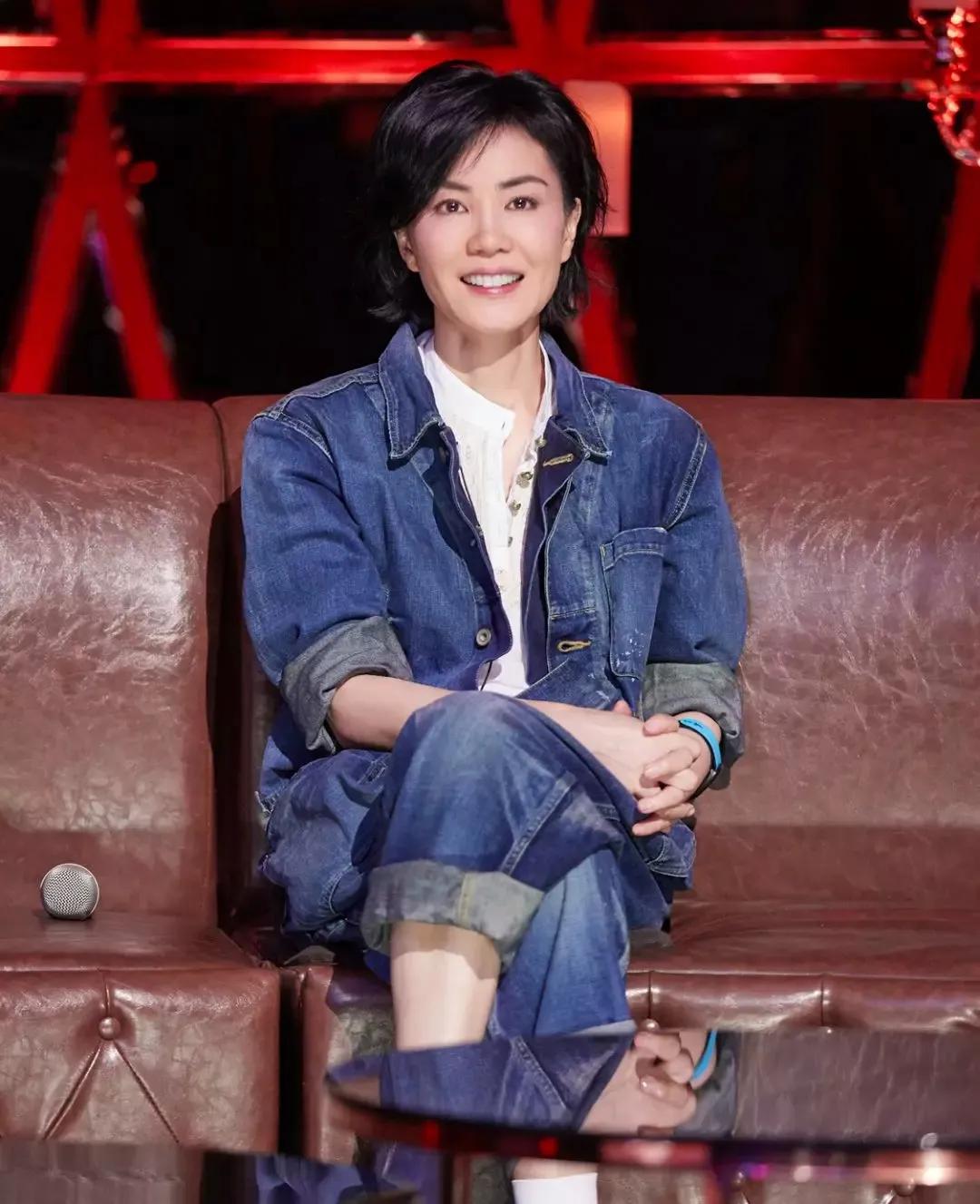 王菲将面临一个非常尴尬的问题。谢贤去世，张柏芝和他跟谢霆锋的儿子，肯定会出席
