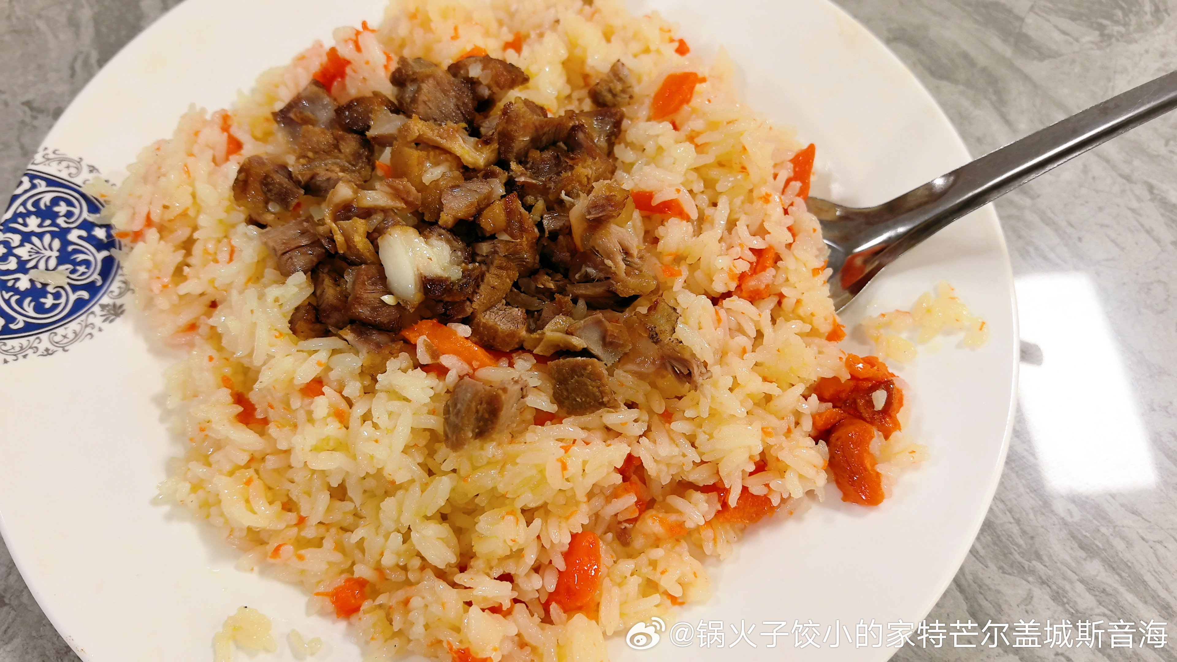 帕米尔饭店的手抓饭，还是很正宗滴。每次来都是满屋子新疆的同学，说明这家店的味道啃