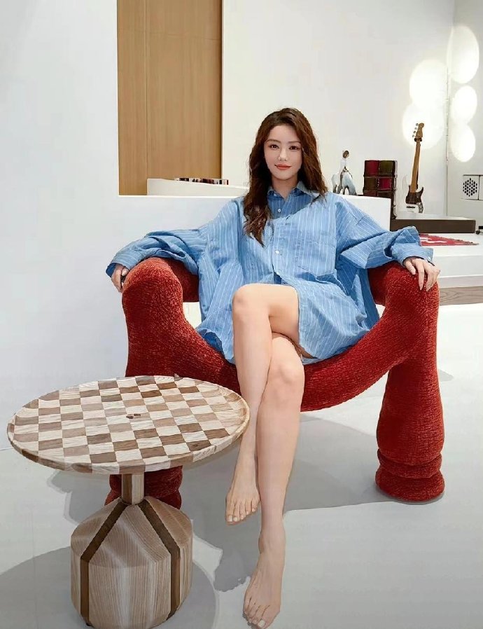 蔡文静的脚可真漂亮，是我见过最漂亮的脚丫子。​​​