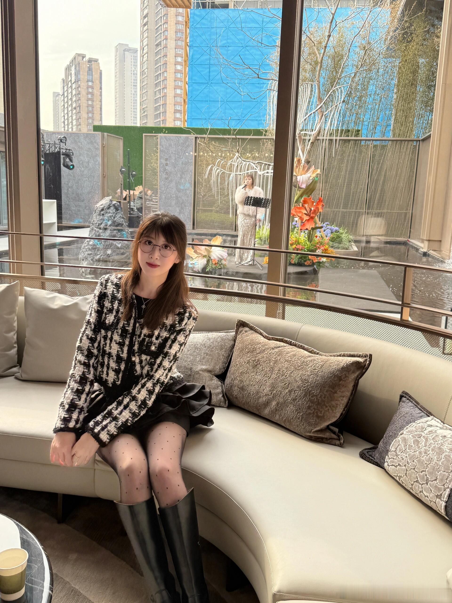 波点黑丝与长筒靴的完美结合~​​​