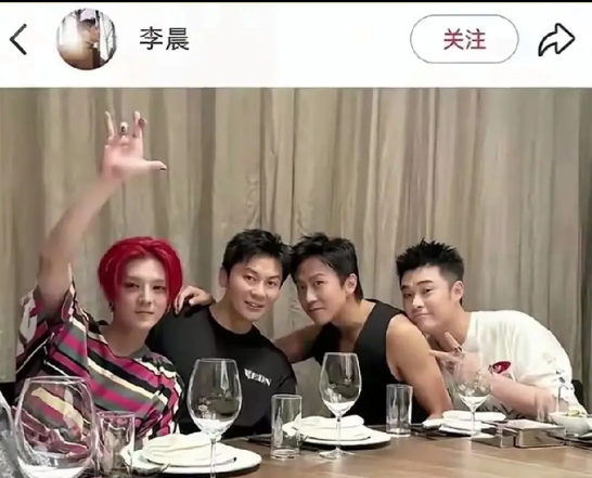 李晨就应该和郑恺一样明哲保身，融不进的圈子就别进。人家邓超鹿晗陈赫3个人的微博头