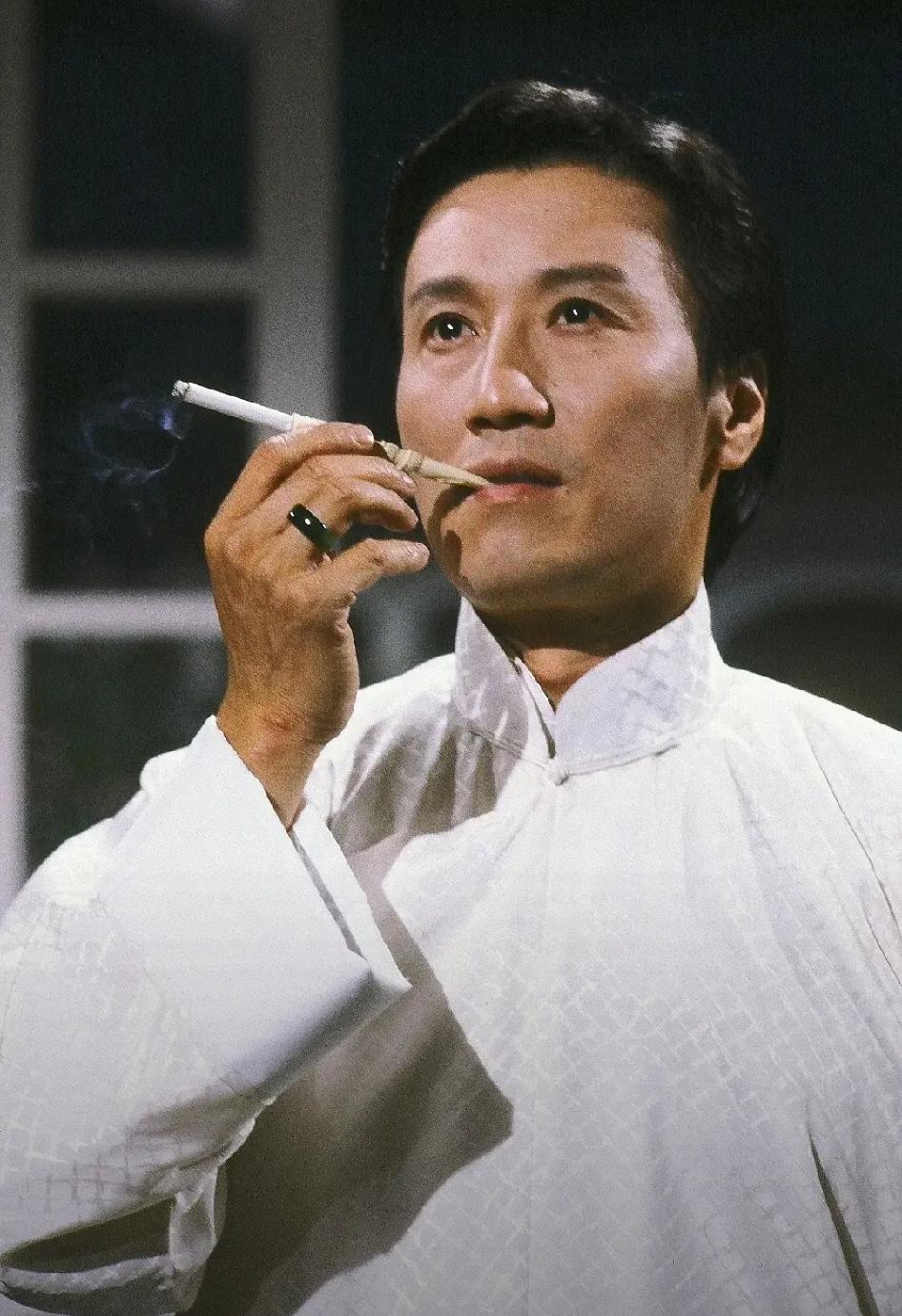 谢贤不是放不下谢霆锋，而是最后一次言传身教啊，告诉儿子以后财产要留给自己的亲生