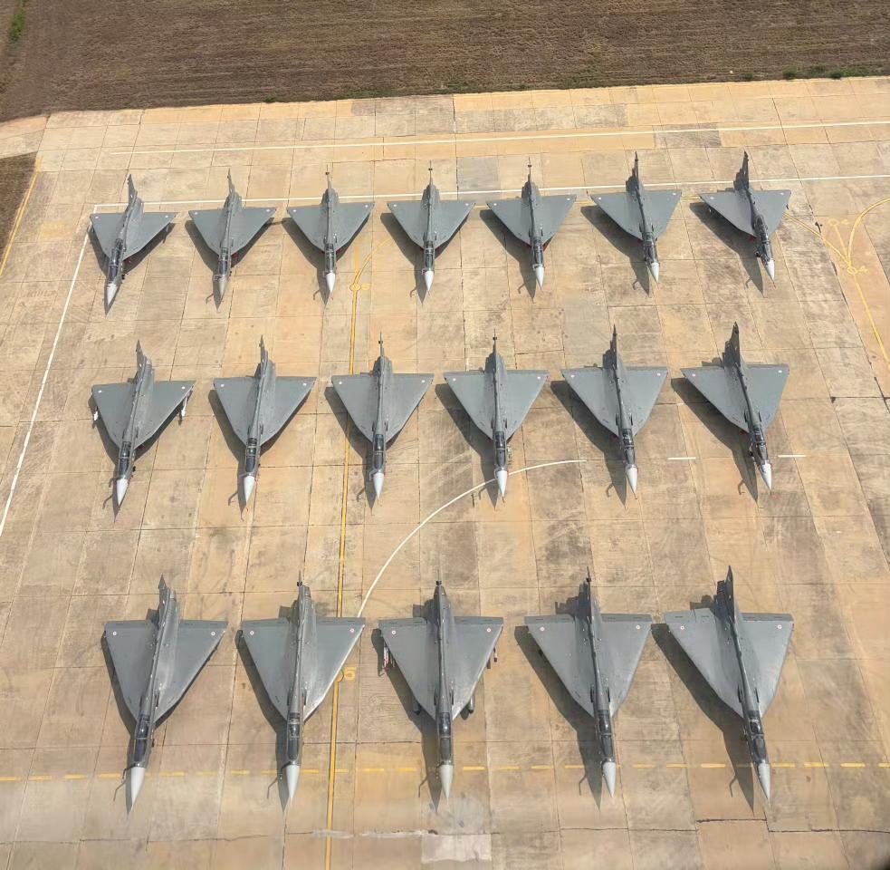 印度斯坦航空公司发布20架光辉MK1A战机，11架无发动机，部分连弹射座椅都未安