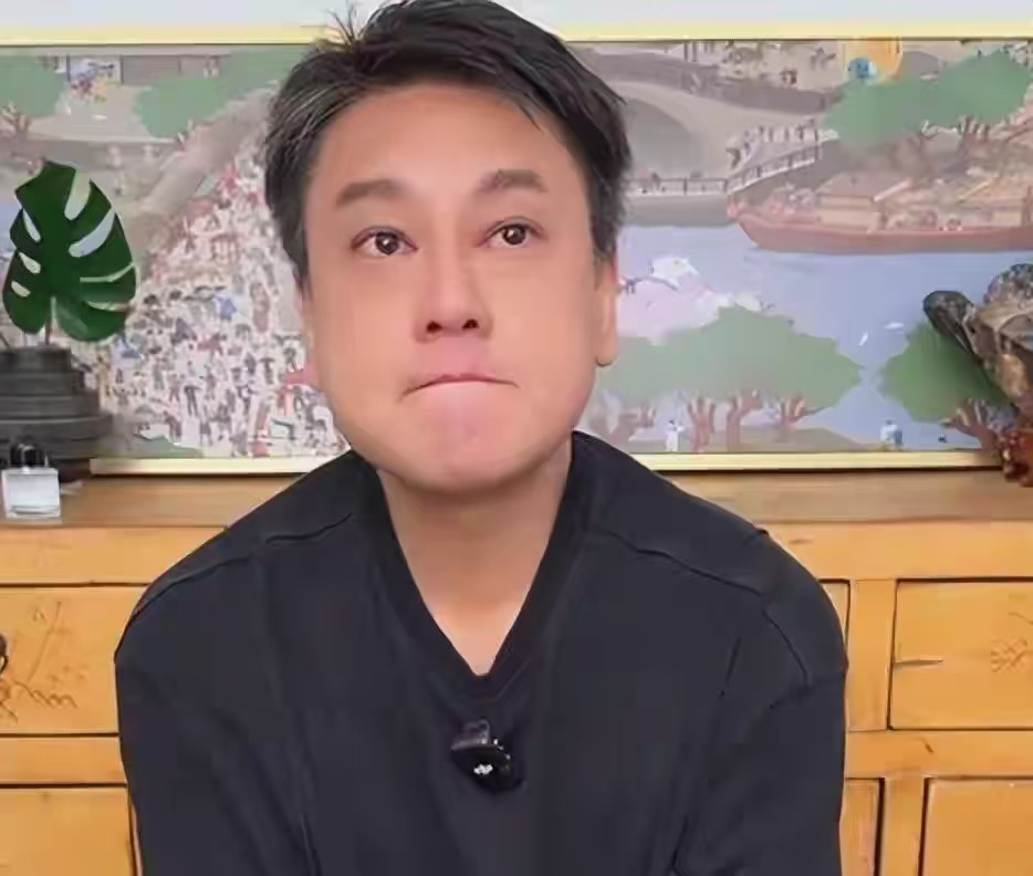 满嘴跑火车的朱孝天，嚣张举报又迅速滑跪的打脸举动，让我莫名想起了宋丹丹说的一句话