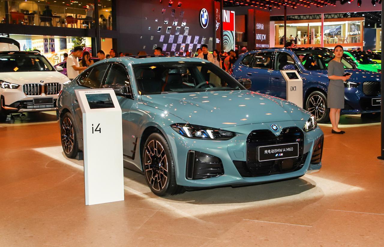 54.99万！宝马i4M60在2025成都车展上市【核心升级点】1️⃣
