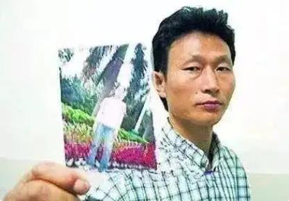 “把脸皮剪下来，头骨砸碎，别让警察查出来。”2003年，深圳布吉镇14名女孩求职