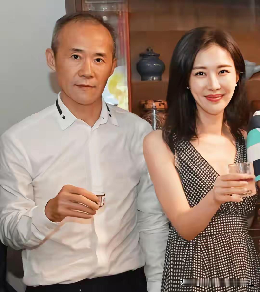 当年的田朴珺满眼里都是王石，还晒出一大锅红烧肉。那时是地产的黄金时期，王石是叱咤