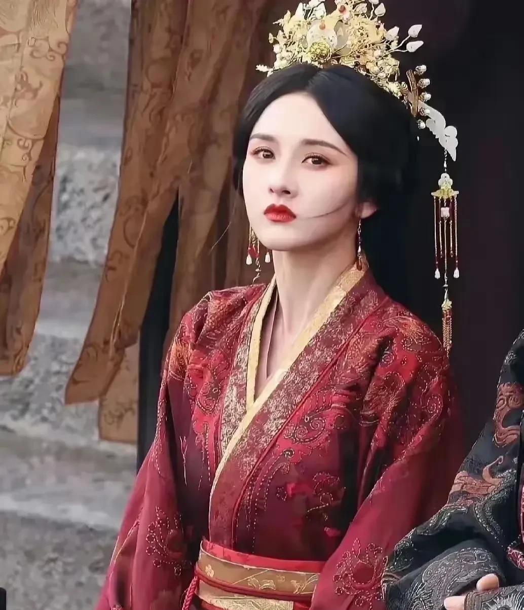 都说宋祖儿的“小乔”扮相不美，如果不美，魏劭会一见钟情，为她改变自己的复仇计划。