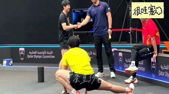 不是我说你呀楚钦老师热身时莎莎过来蹲系鞋带，你站起来还问是不是求婚，之前78