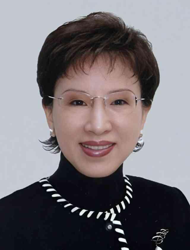 台湾还剩多少硬骨头？看看国民党就知道了。“一中同表”，只有洪秀柱敢挑明。“打倒台